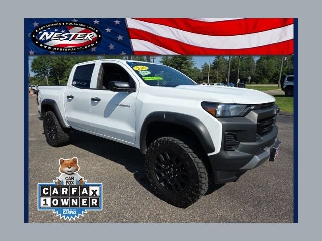 2024 Chevrolet Colorado Trail Boss in Summit White — front three-quarter view
